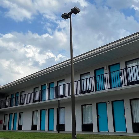 Clarion Inn & Suites Kissimmee-Lake Buena Vista South מראה חיצוני תמונה