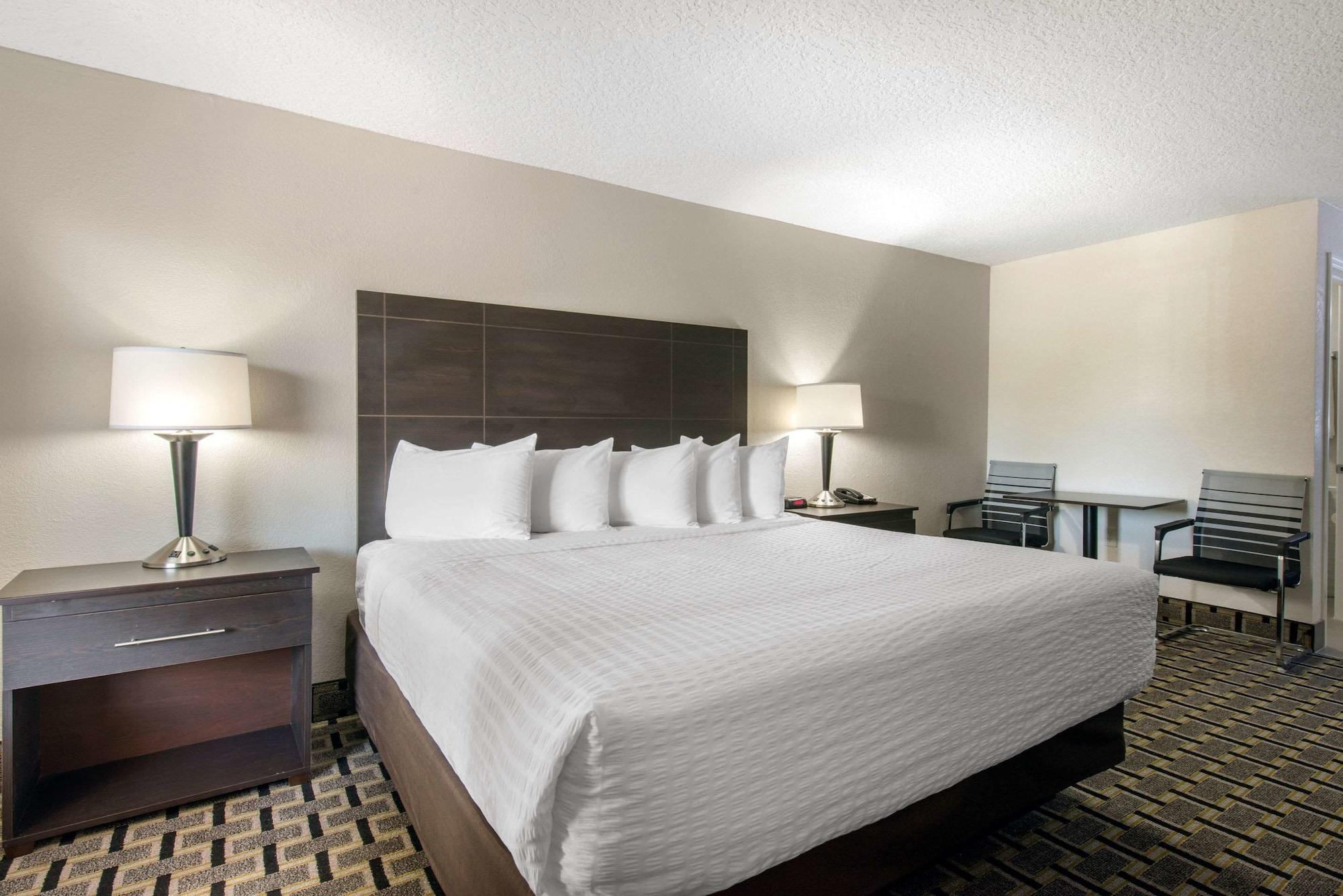 Clarion Inn & Suites Kissimmee-Lake Buena Vista South מראה חיצוני תמונה