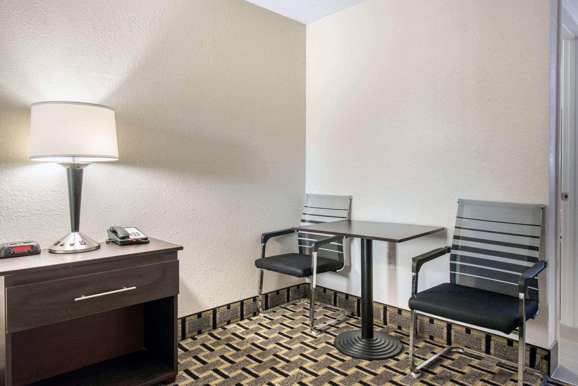 Clarion Inn & Suites Kissimmee-Lake Buena Vista South מראה חיצוני תמונה