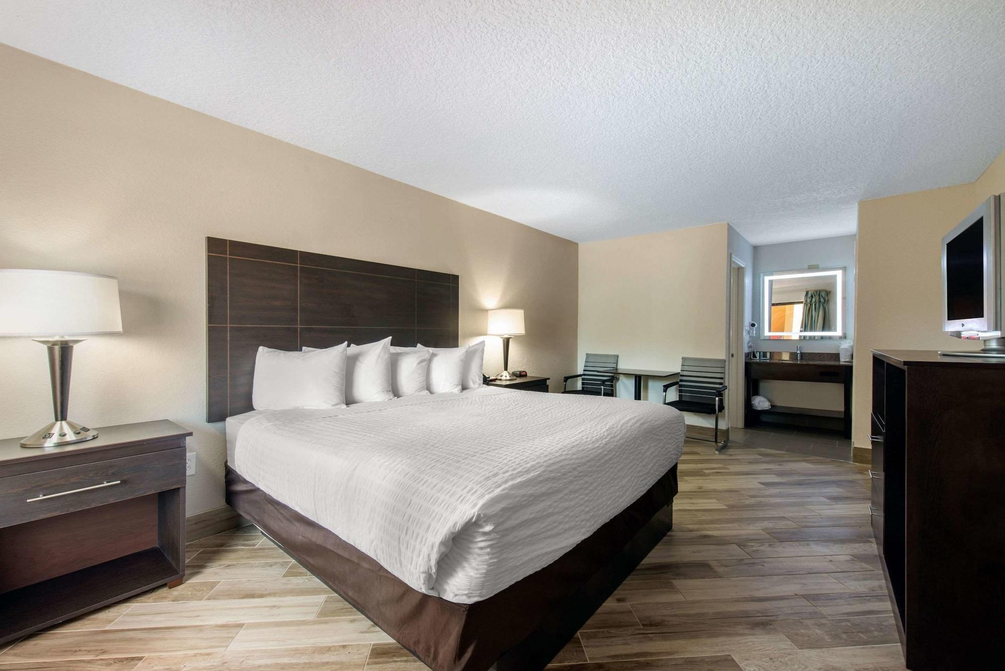 Clarion Inn & Suites Kissimmee-Lake Buena Vista South מראה חיצוני תמונה