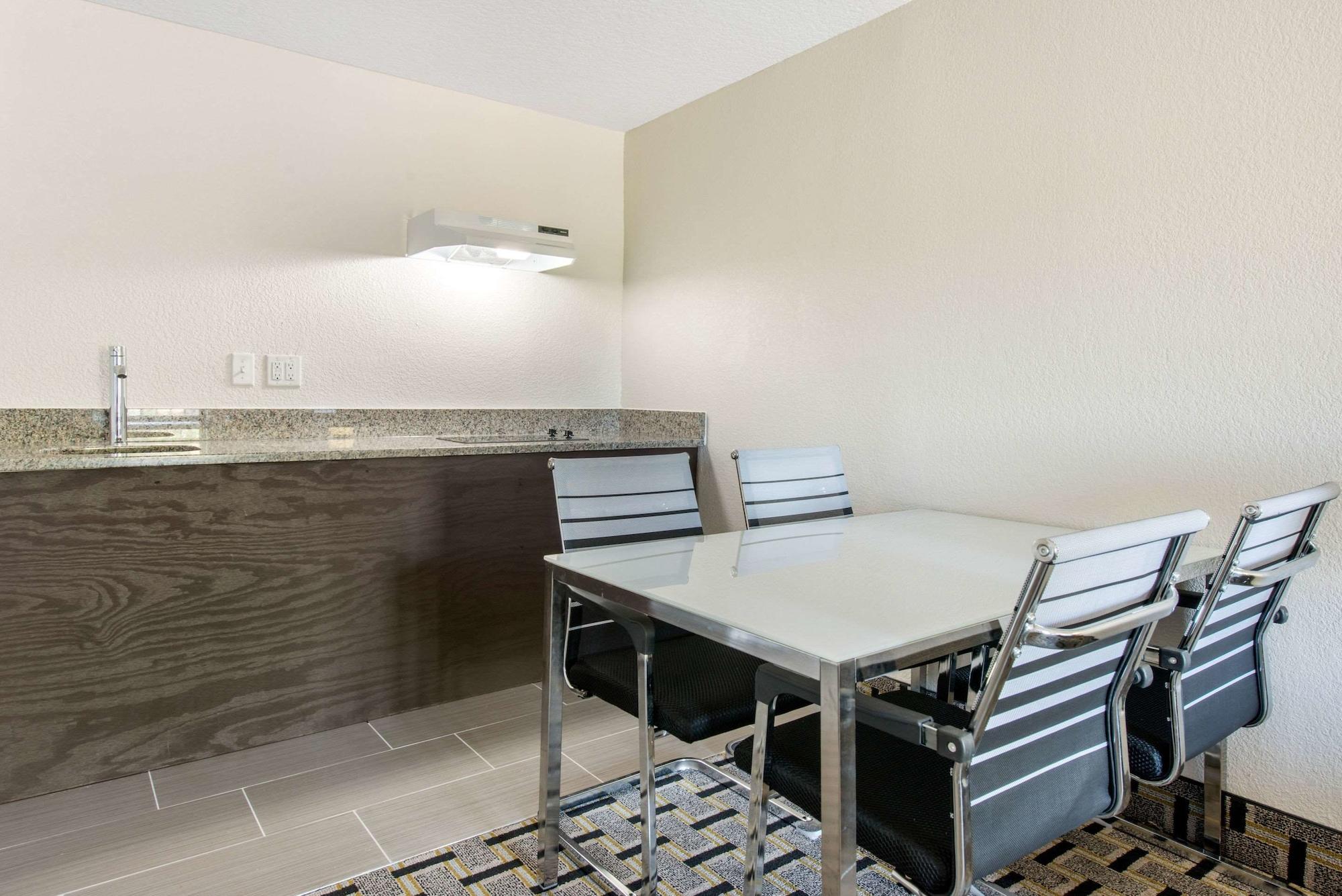 Clarion Inn & Suites Kissimmee-Lake Buena Vista South מראה חיצוני תמונה