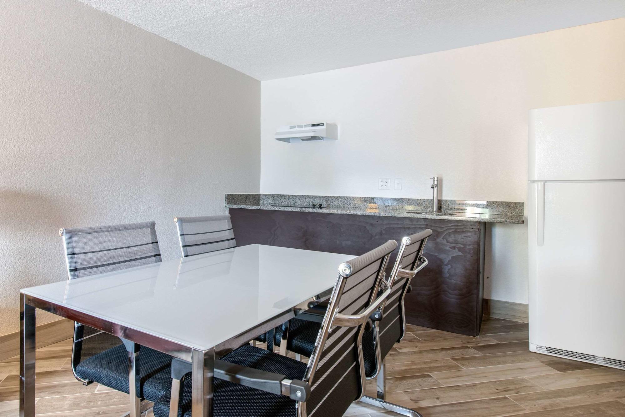 Clarion Inn & Suites Kissimmee-Lake Buena Vista South מראה חיצוני תמונה