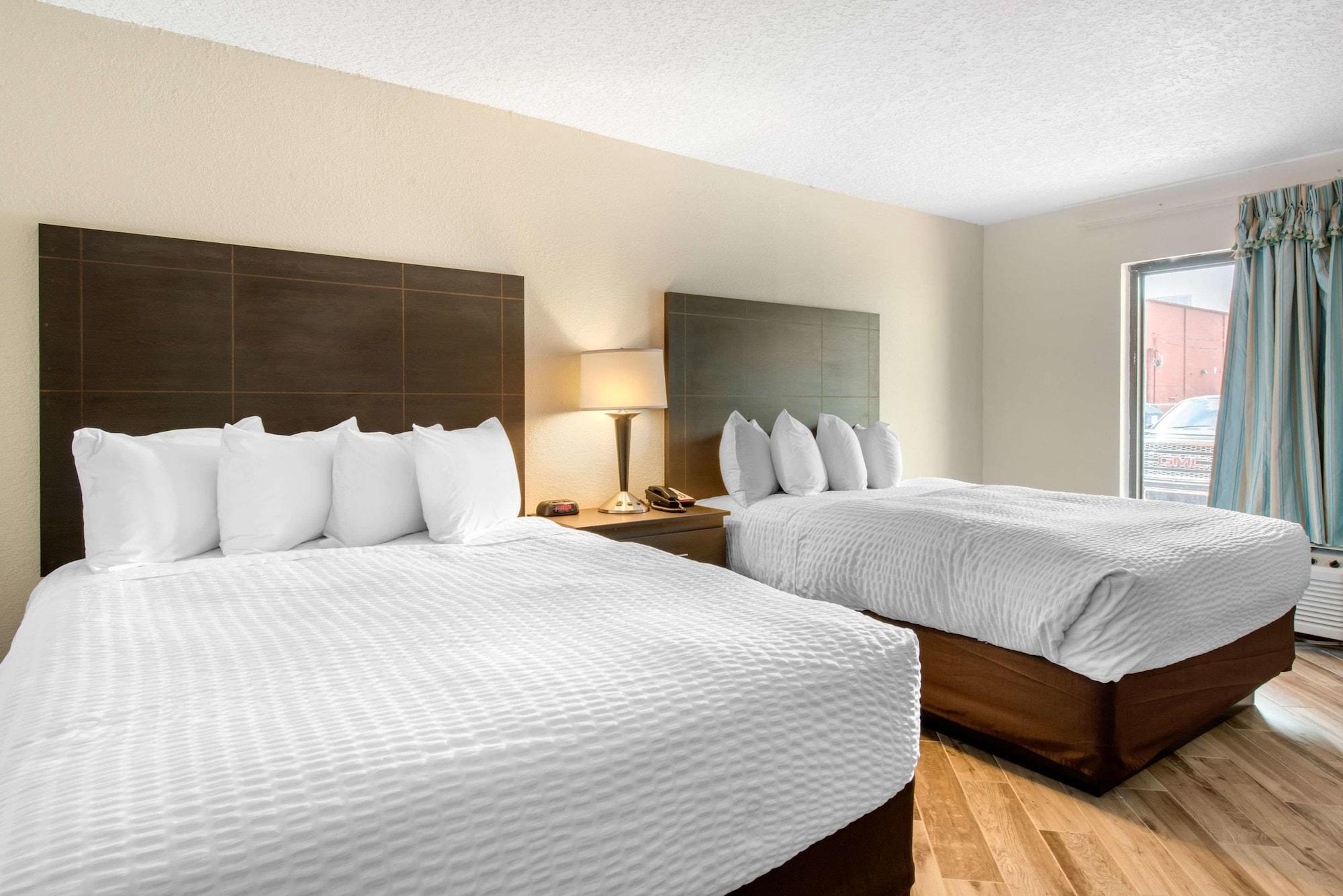Clarion Inn & Suites Kissimmee-Lake Buena Vista South מראה חיצוני תמונה