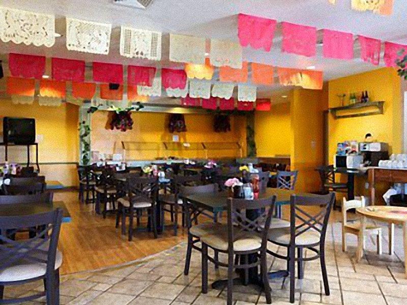 Clarion Inn & Suites Kissimmee-Lake Buena Vista South מסעדה תמונה