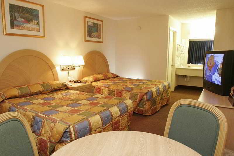 Clarion Inn & Suites Kissimmee-Lake Buena Vista South מראה חיצוני תמונה