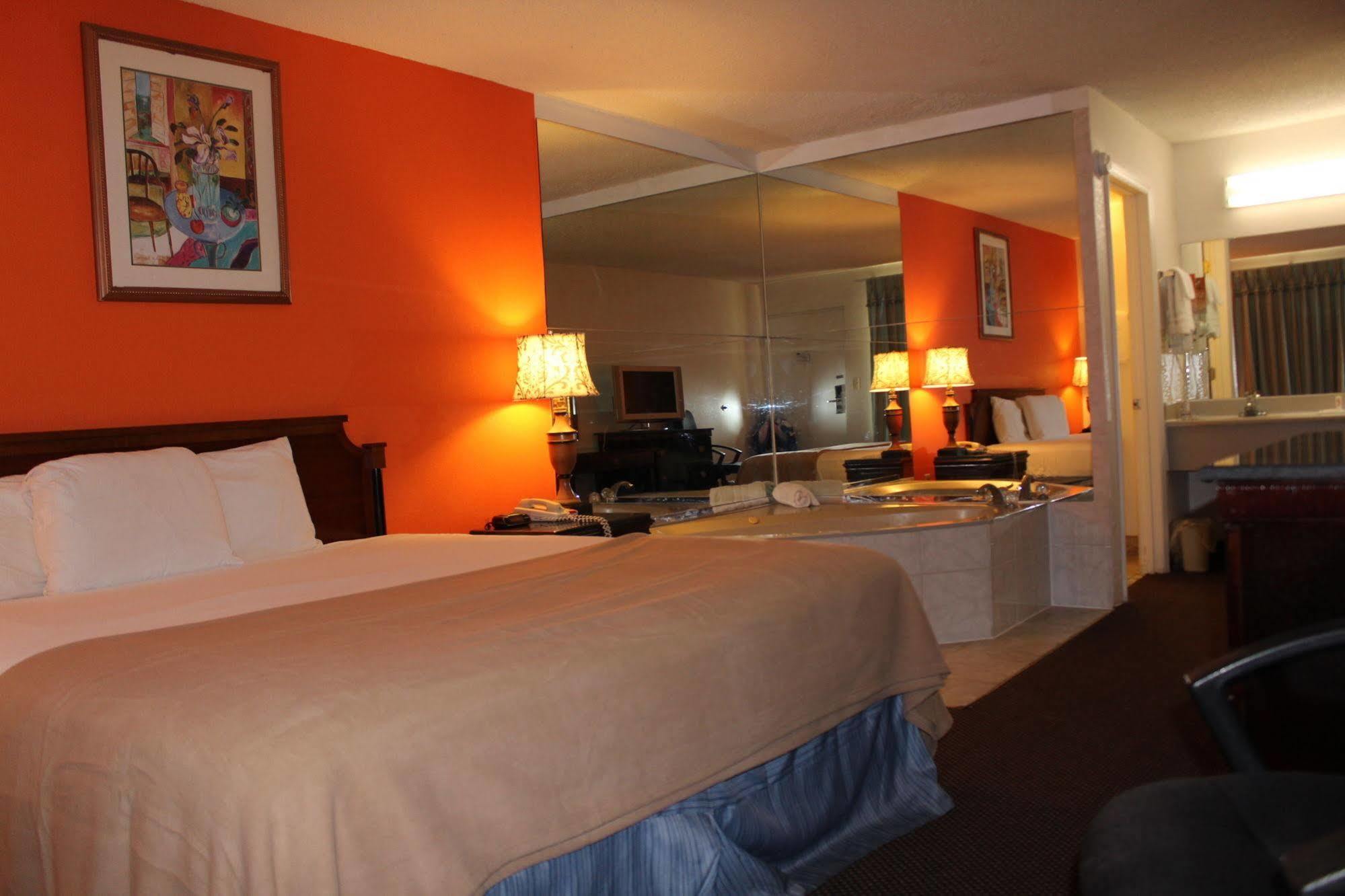 Clarion Inn & Suites Kissimmee-Lake Buena Vista South מראה חיצוני תמונה