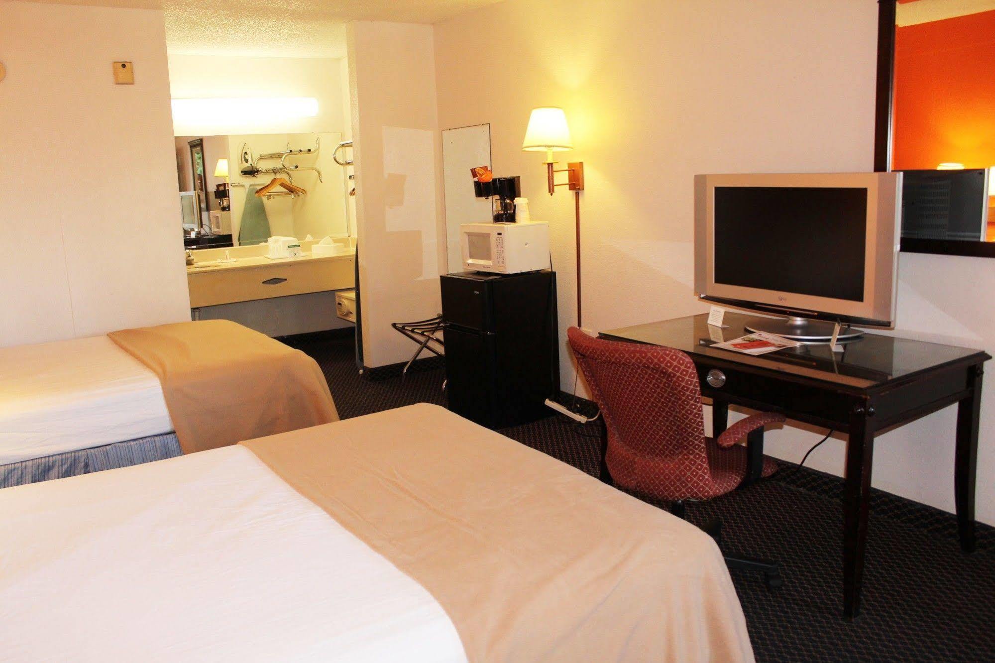 Clarion Inn & Suites Kissimmee-Lake Buena Vista South מראה חיצוני תמונה