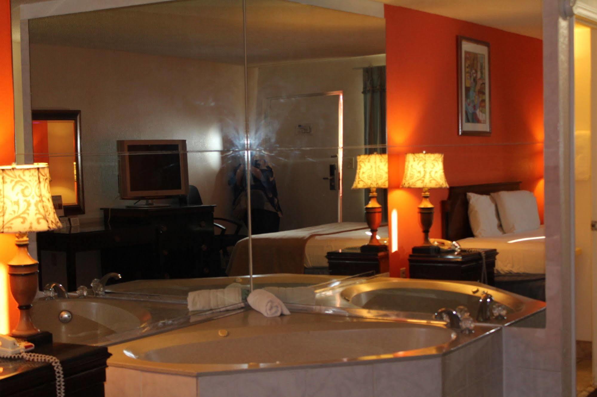 Clarion Inn & Suites Kissimmee-Lake Buena Vista South מראה חיצוני תמונה